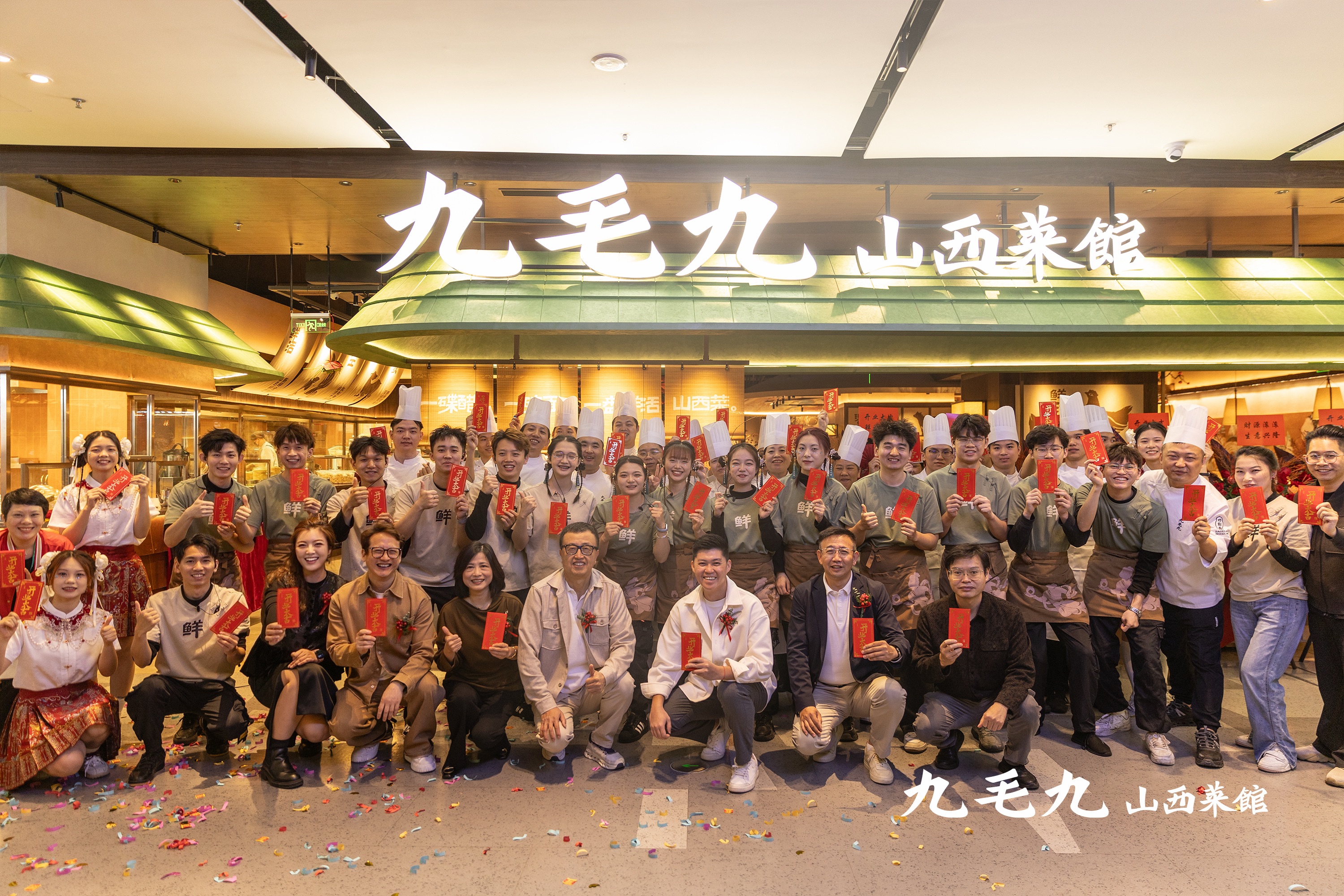 尊龙凯时（中国）有限公司
新模型首店开业 现场展示非遗技艺